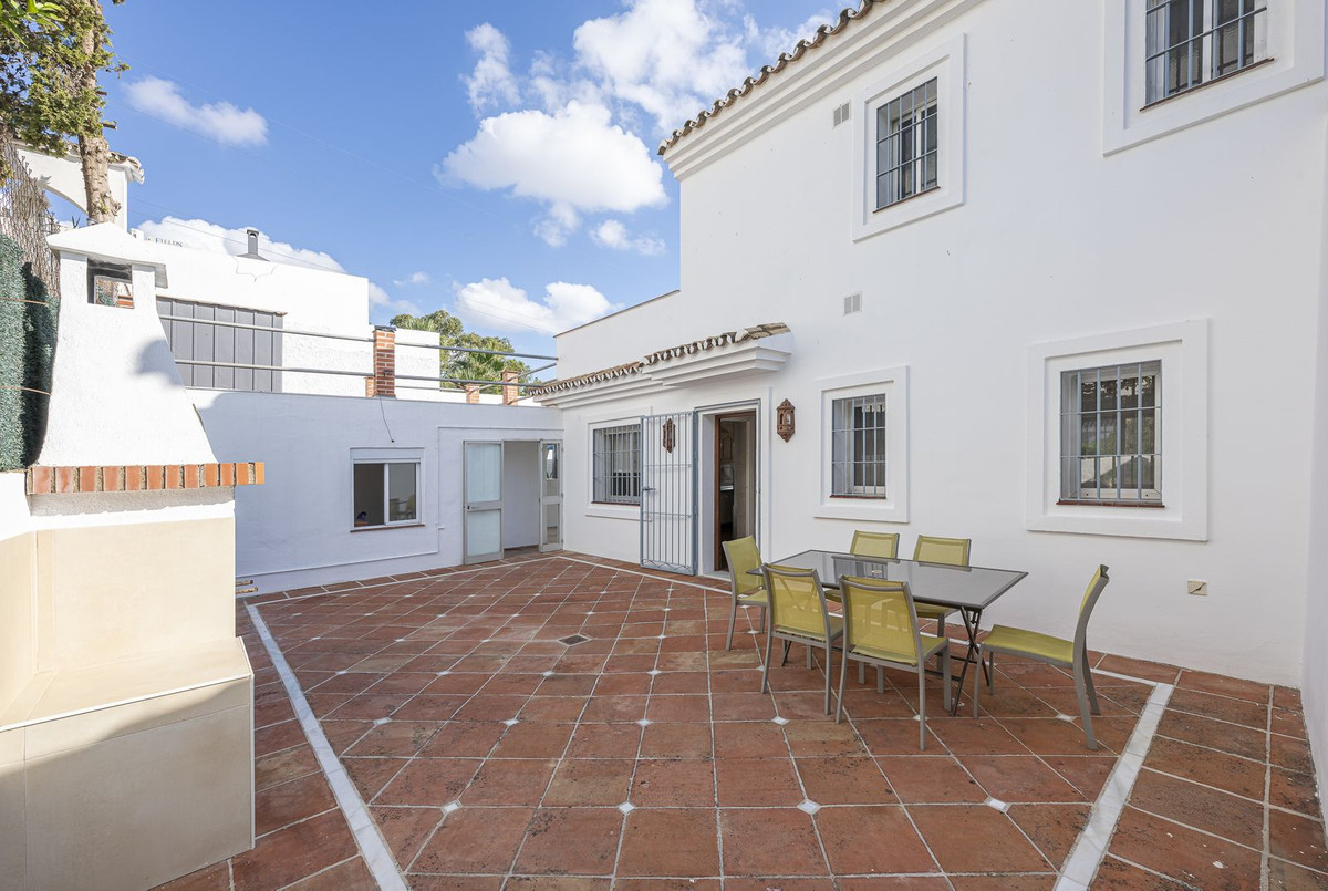3 Bedroom Villa in Estepona - Photo 14