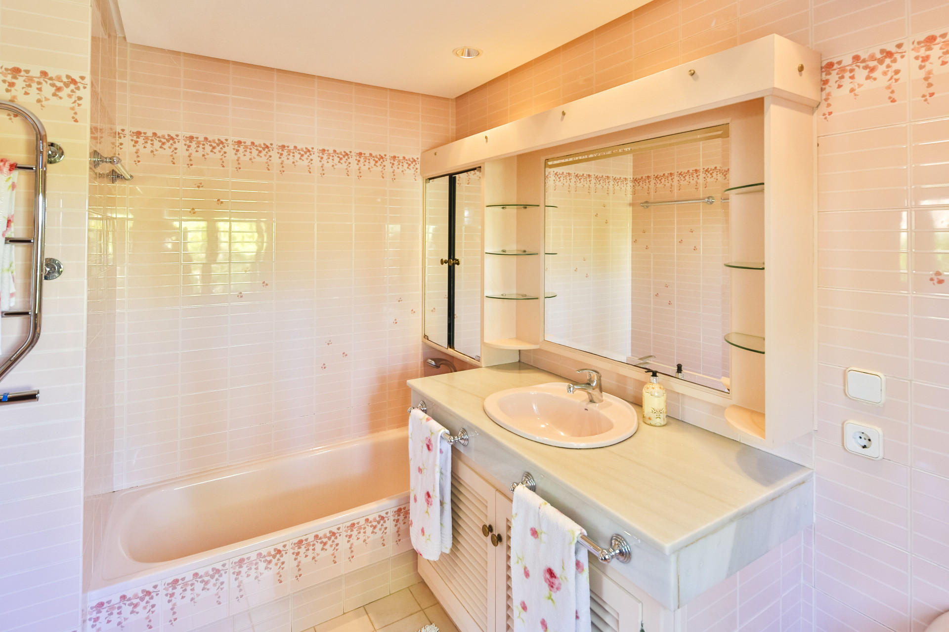 6 Bedroom Villa in Marbella - Photo 32