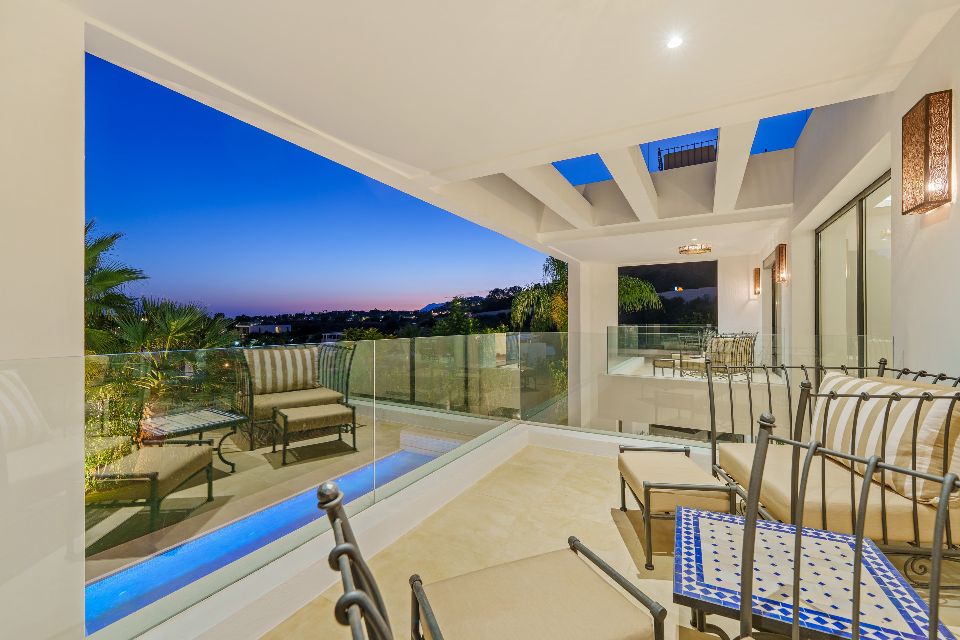 6 Bedroom Villa in Marbella - Photo 3