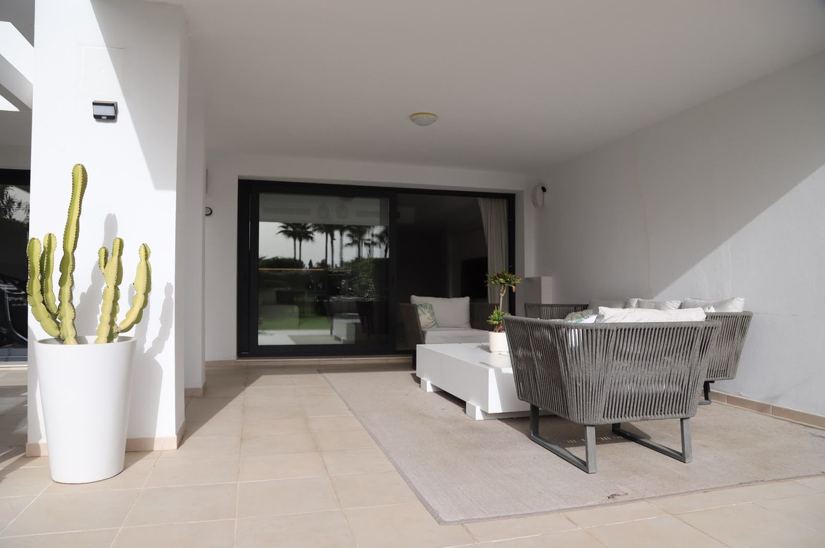 3 Bedroom Apartment in Estepona - Photo 12