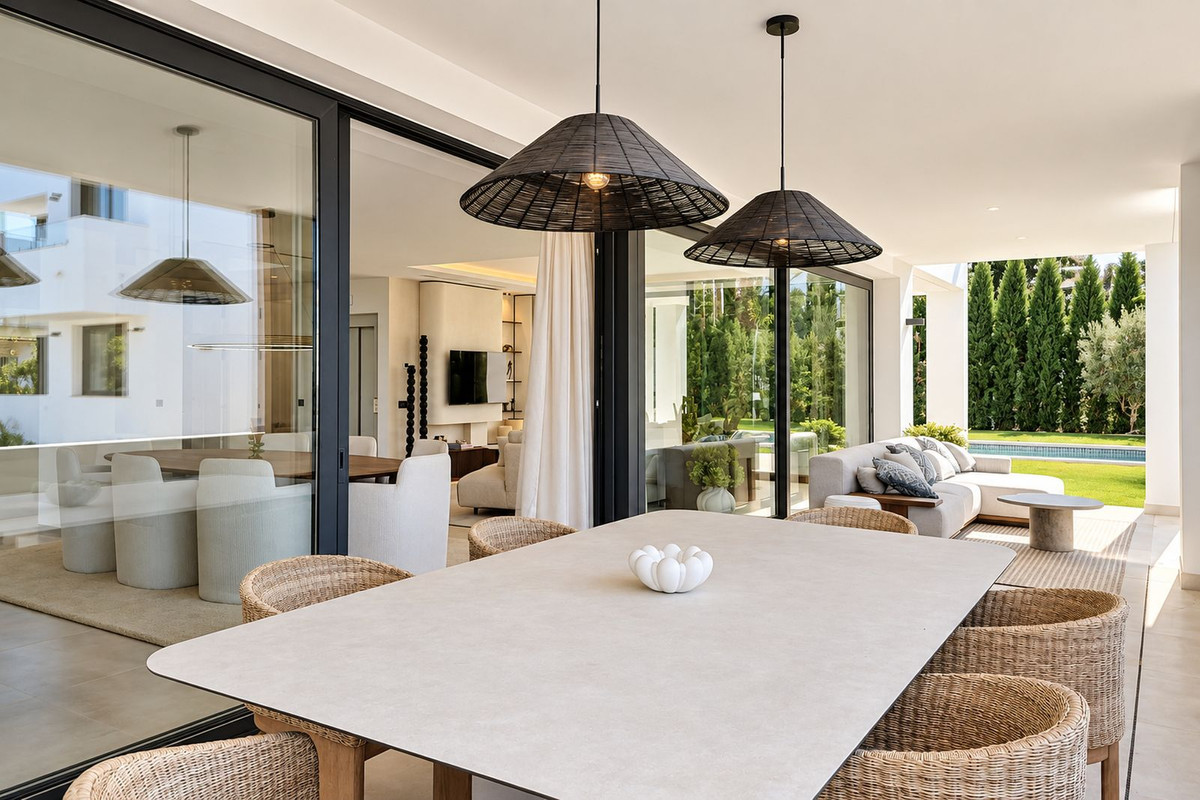 5 Bedroom Villa in Marbella - Photo 10