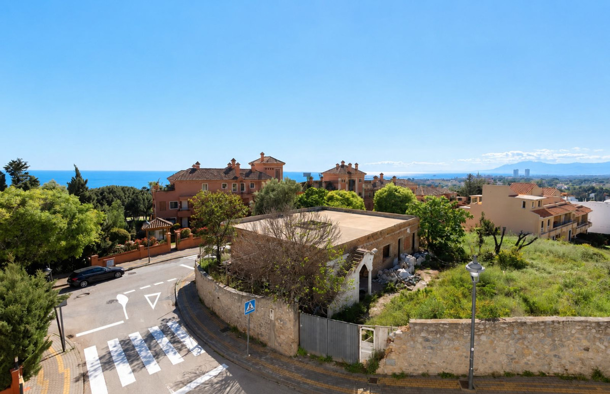 3 Bedroom Townhouse in Marbella - Photo 2