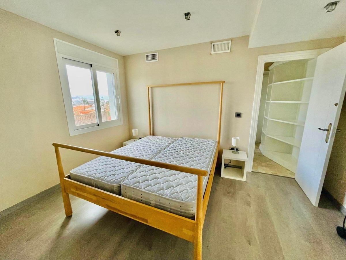 4 Bedroom Villa in Alhaurín de la Torre - Photo 12