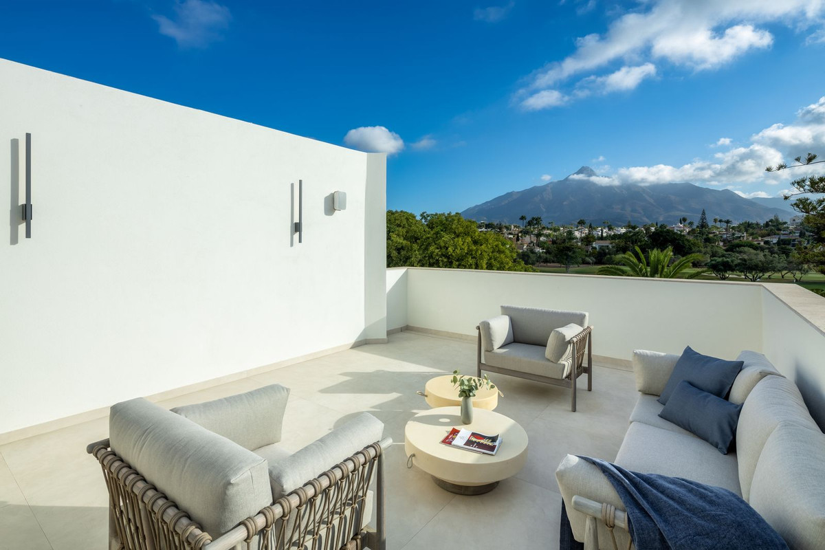 5 Bedroom Villa in Marbella - Photo 12