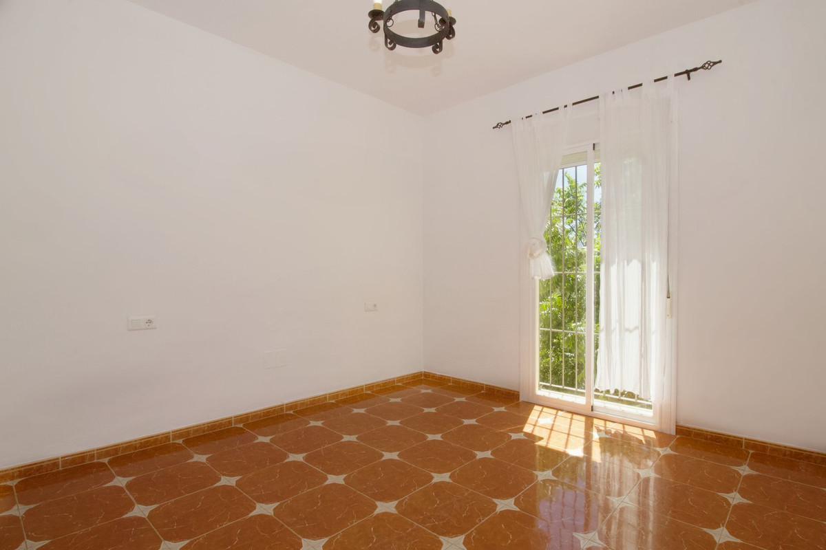 3 Bedroom Villa in Coín - Photo 25