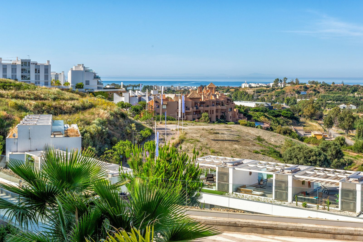 2 Bedroom Apartment in Estepona - Photo 26