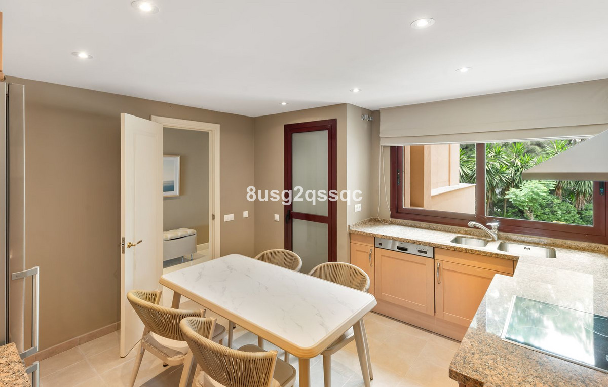 2 Bedroom Apartment in Estepona - Photo 21