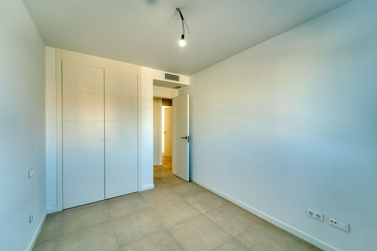 3 Bedroom Apartment in Torremolinos - Photo 14