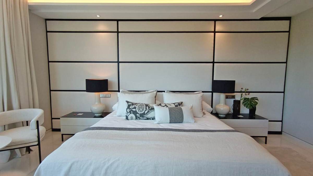 4 Bedroom Apartment in Marbella - Photo 10