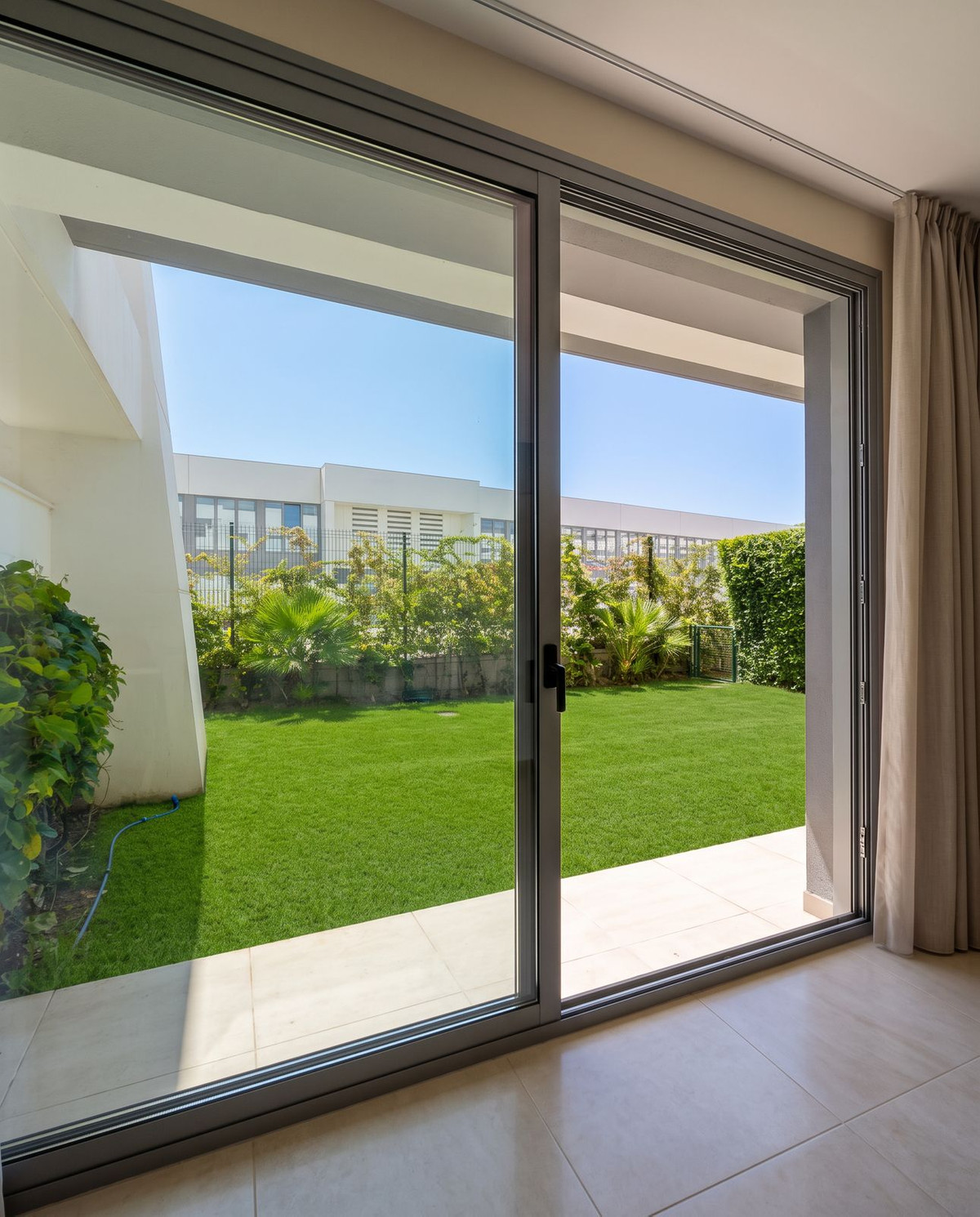 2 Bedroom Apartment in Estepona - Photo 6