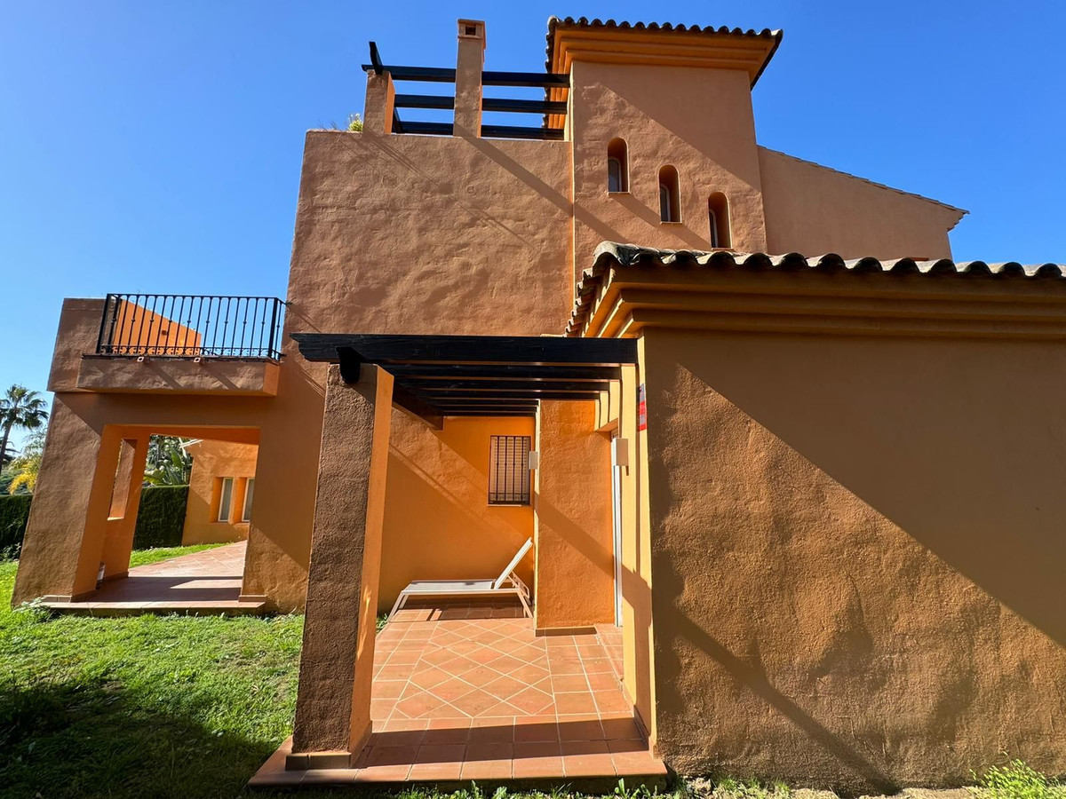 4 Bedroom Villa in Estepona - Photo 6