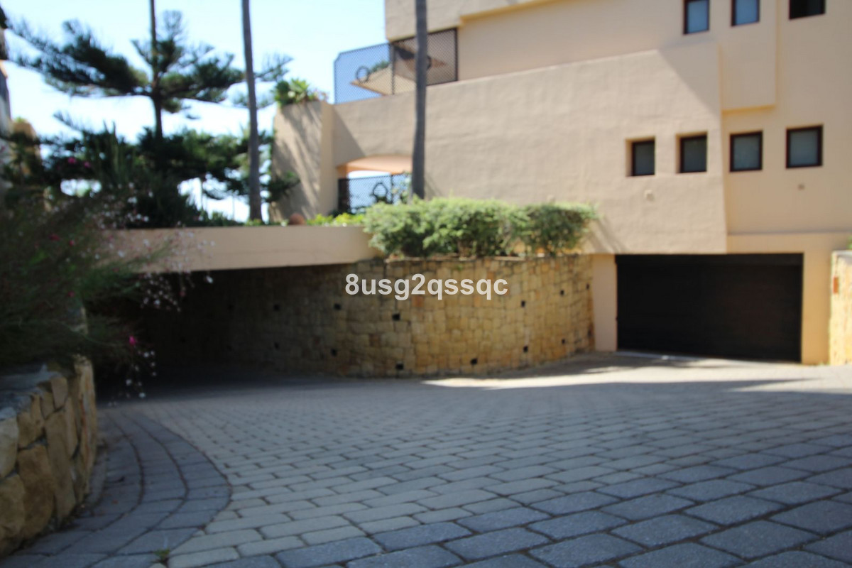 3 Bedroom Penthouse in Estepona - Photo 29