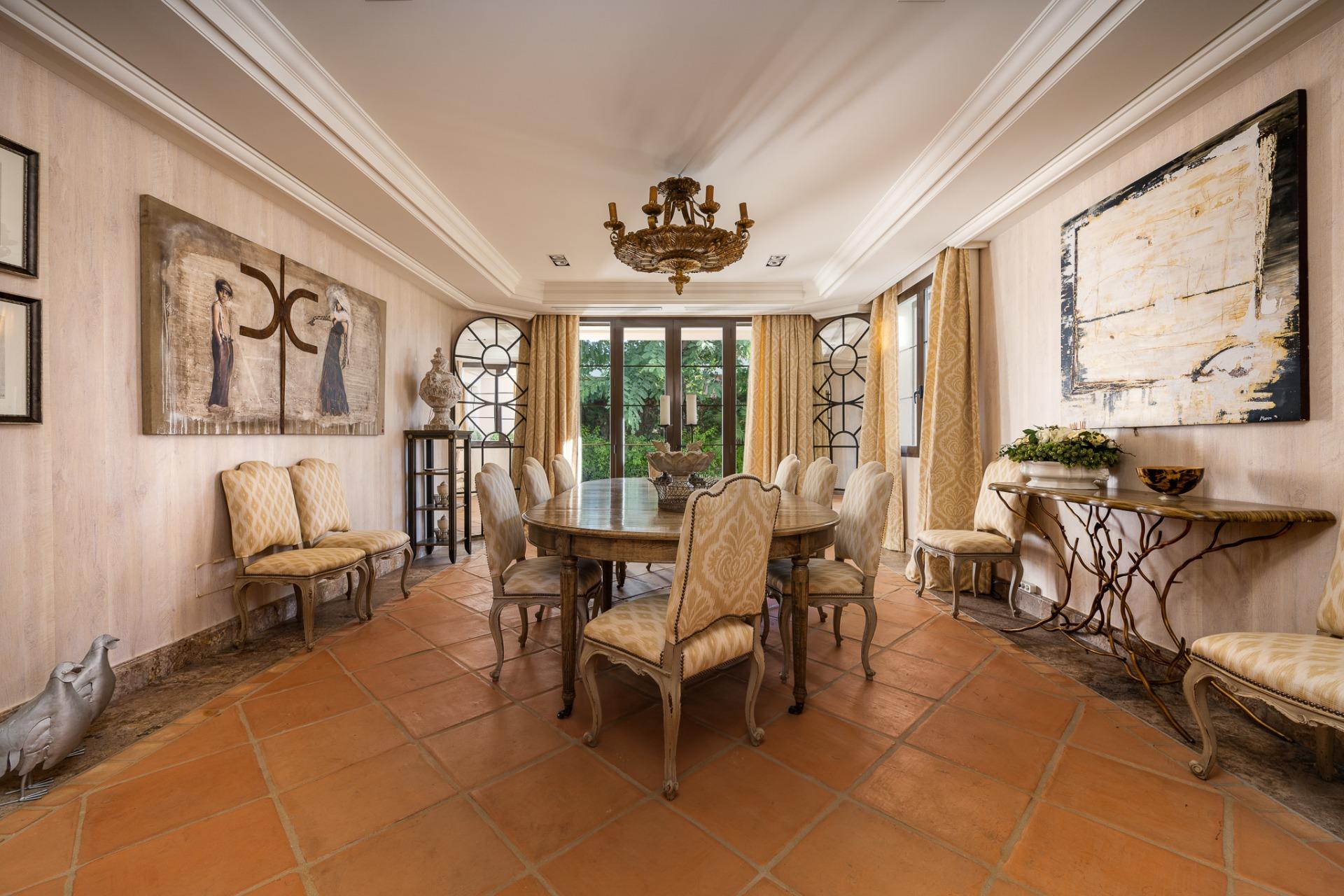 8 Bedroom Villa in San Pedro de Alcántara - Photo 17