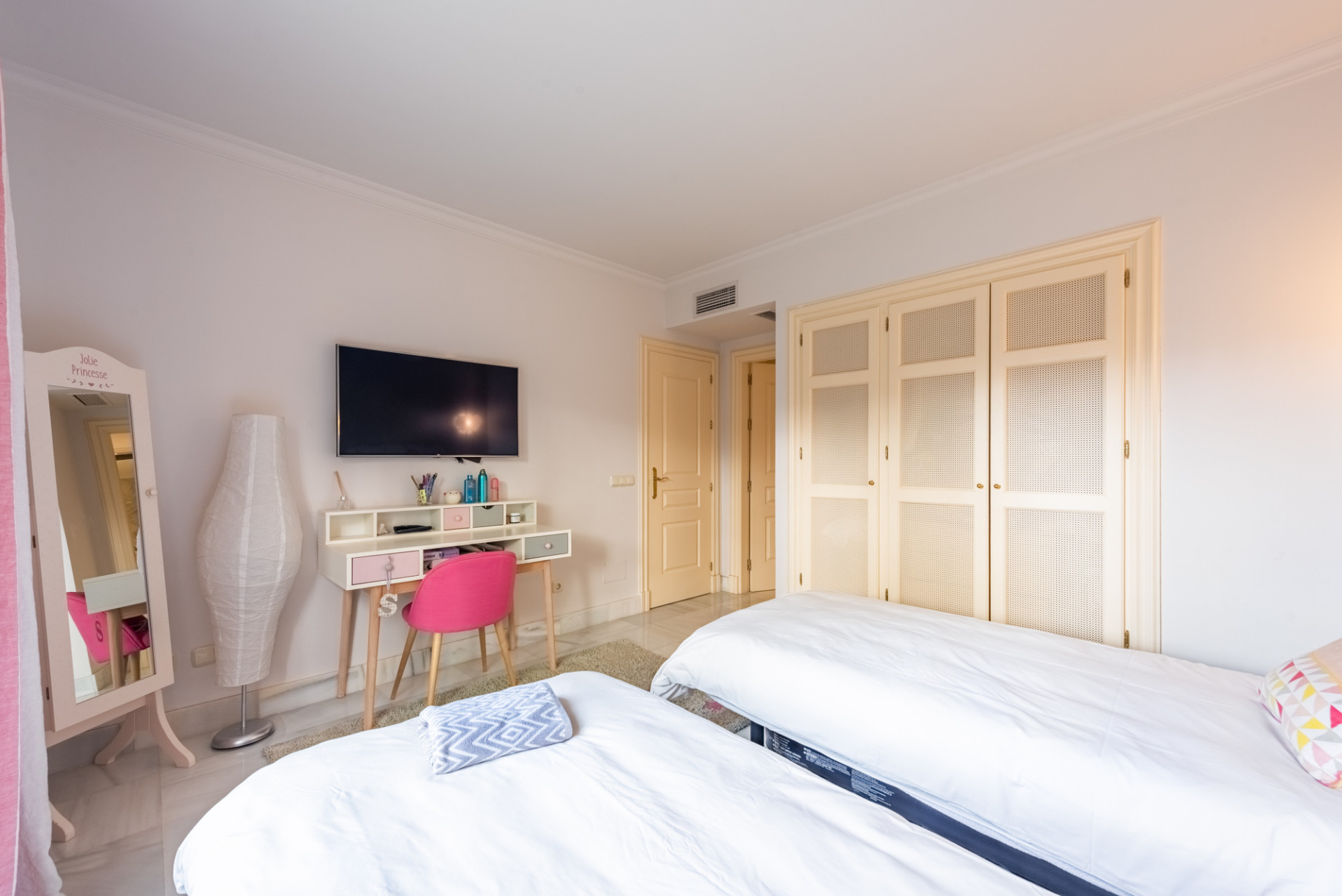2 Bedroom Apartment in Benahavís - Photo 20
