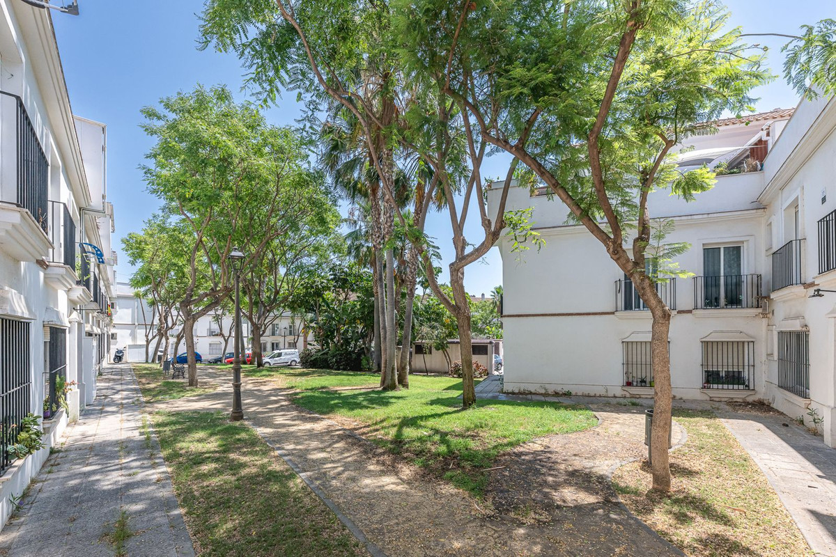 2 Bedroom Apartment in Estepona - Photo 36