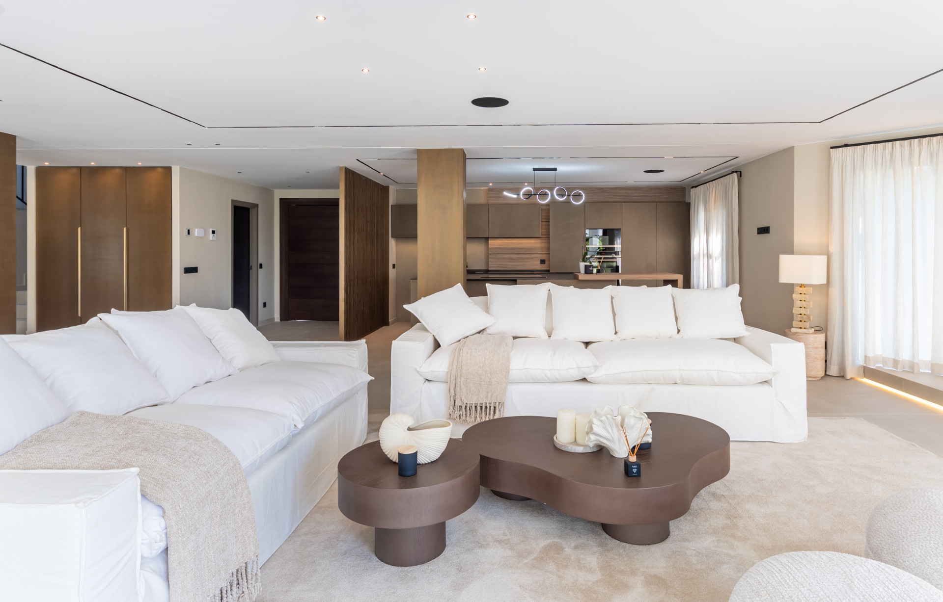 5 Bedroom Villa in Estepona - Photo 3