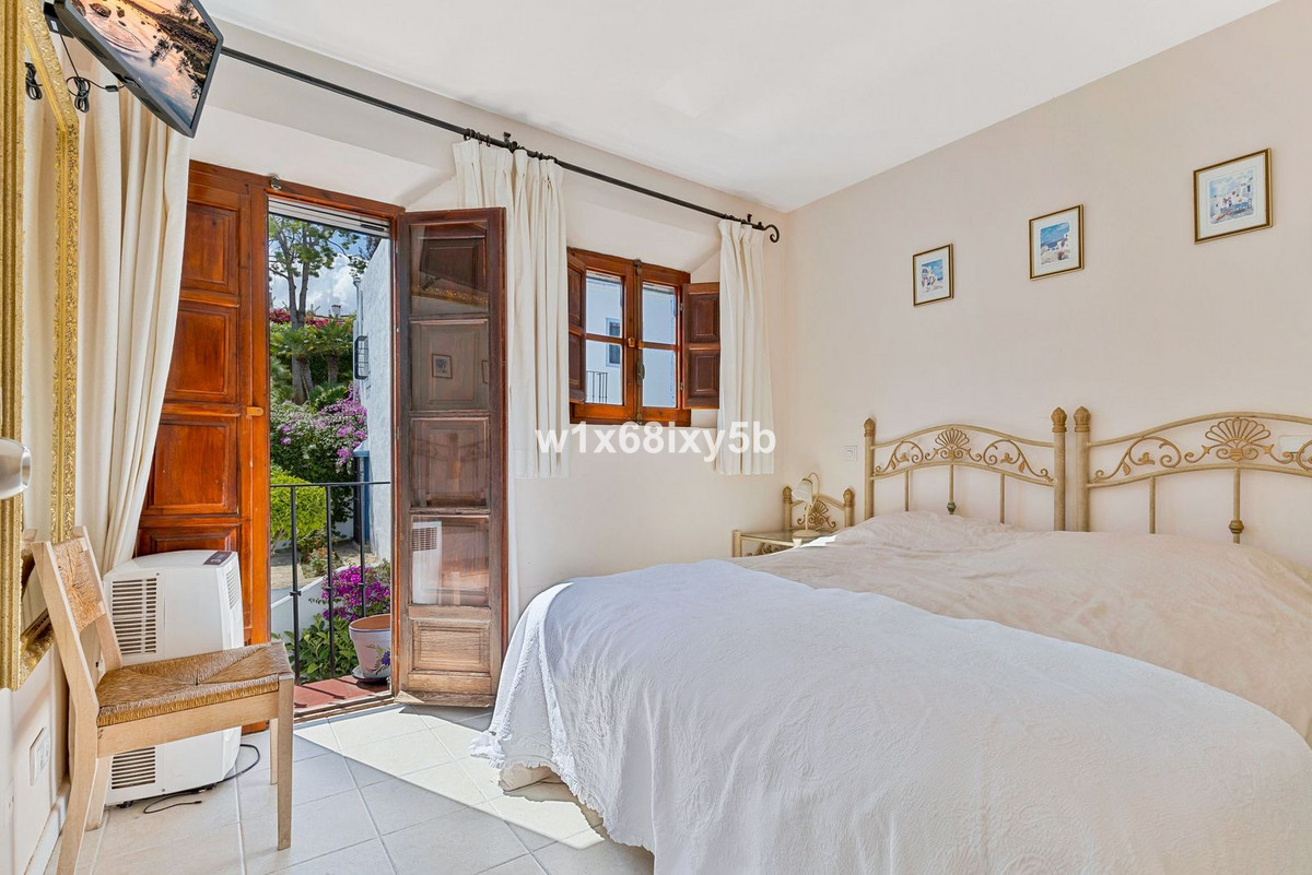 2 Bedroom Townhouse in Marbella - Photo 12