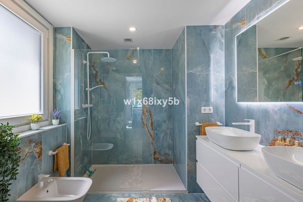 4 Bedroom Apartment in Benahavís - Photo 27