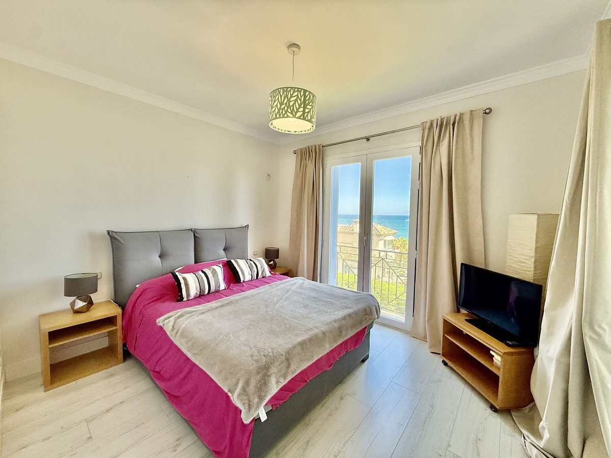 3 Bedroom Penthouse in Casares - Photo 25