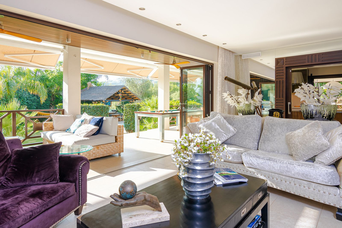 6 Bedroom Villa in Marbella - Photo 12