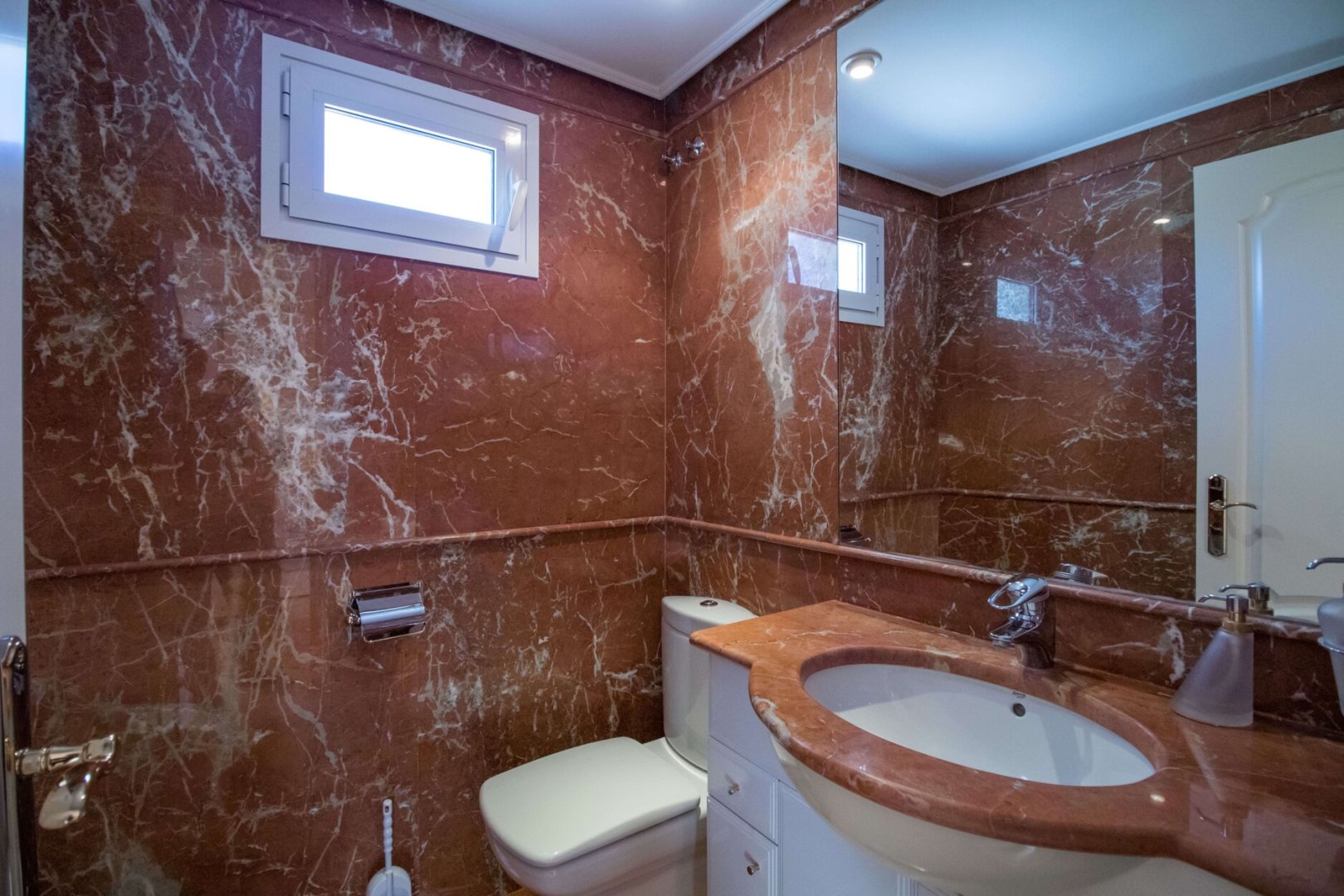 4 Bedroom Apartment in Marbella - Photo 15