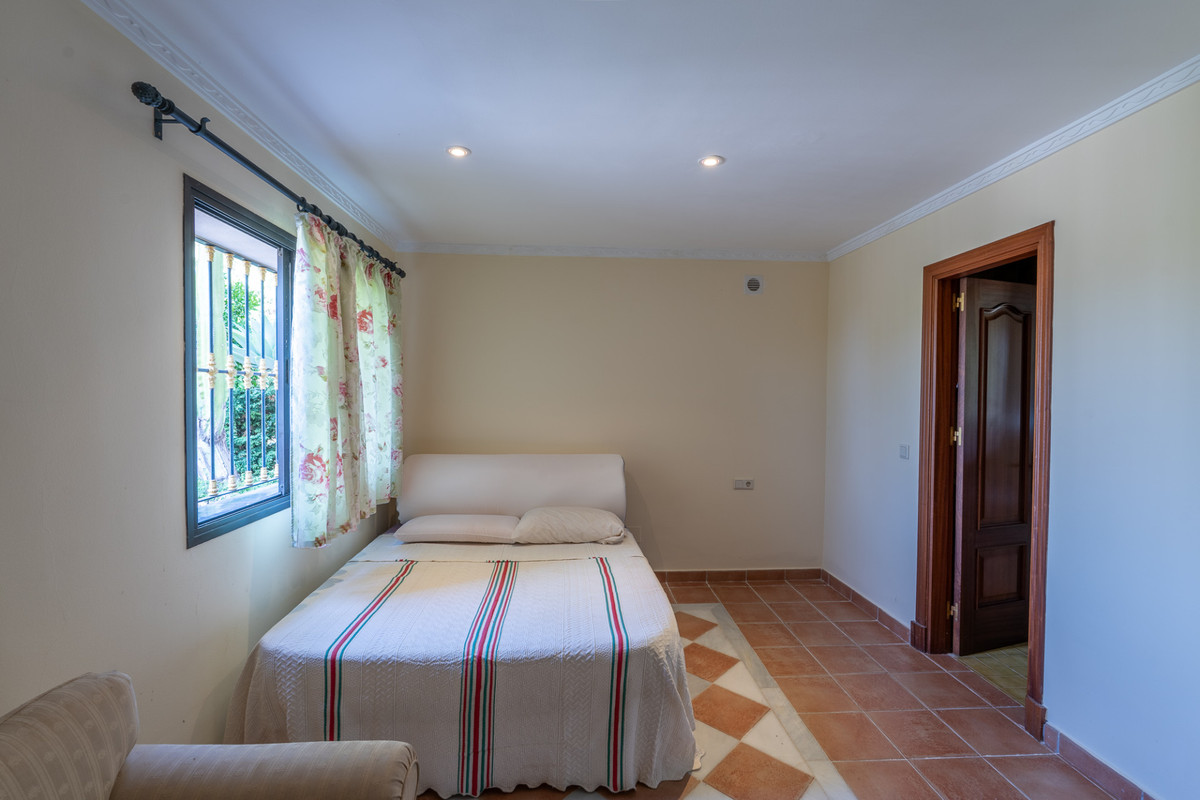 8 Bedroom Villa in Benahavís - Фото 17