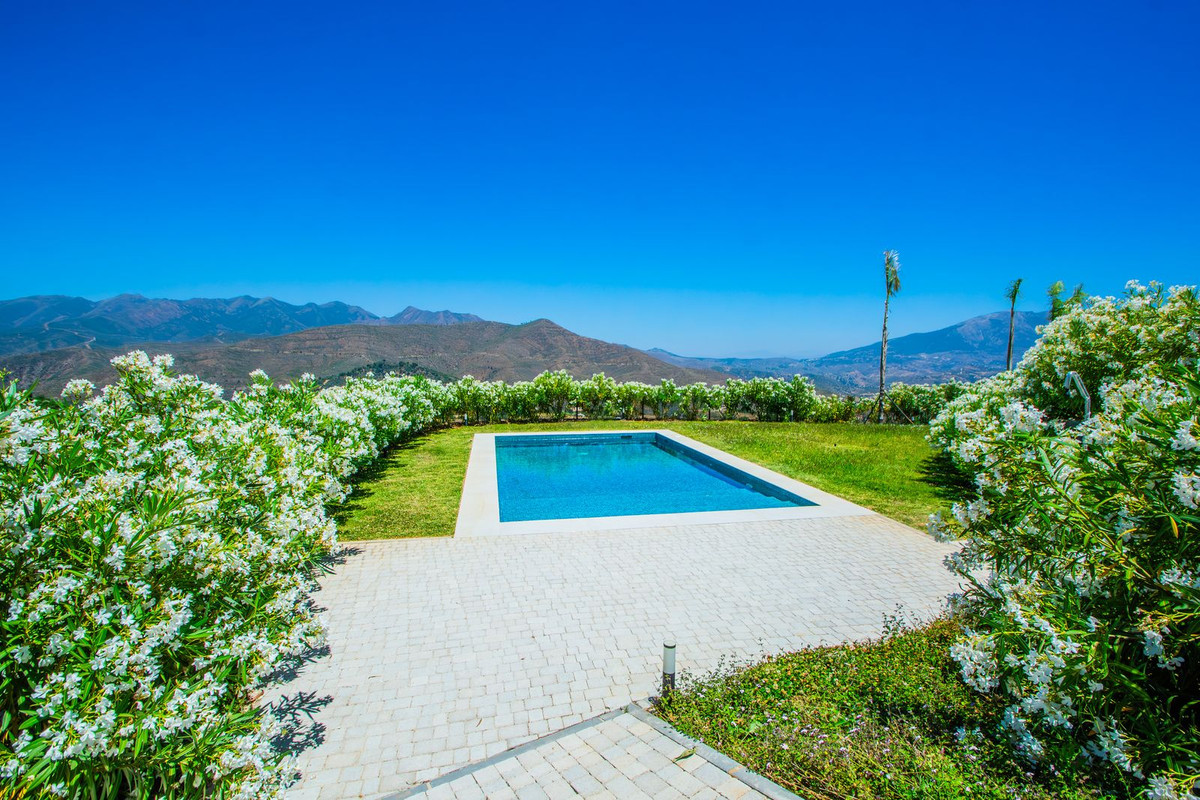 4 Bedroom Villa in Marbella - Photo 10