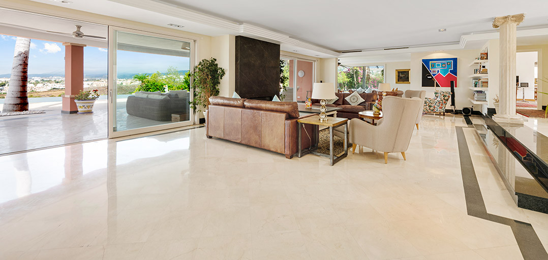 8 Bedroom Villa in Estepona - Photo 32