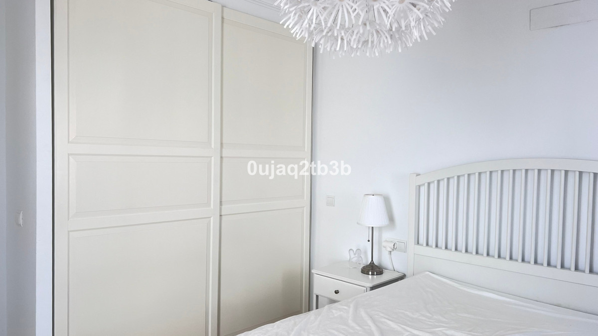 4 Bedroom Apartment in Marbella - Photo 31