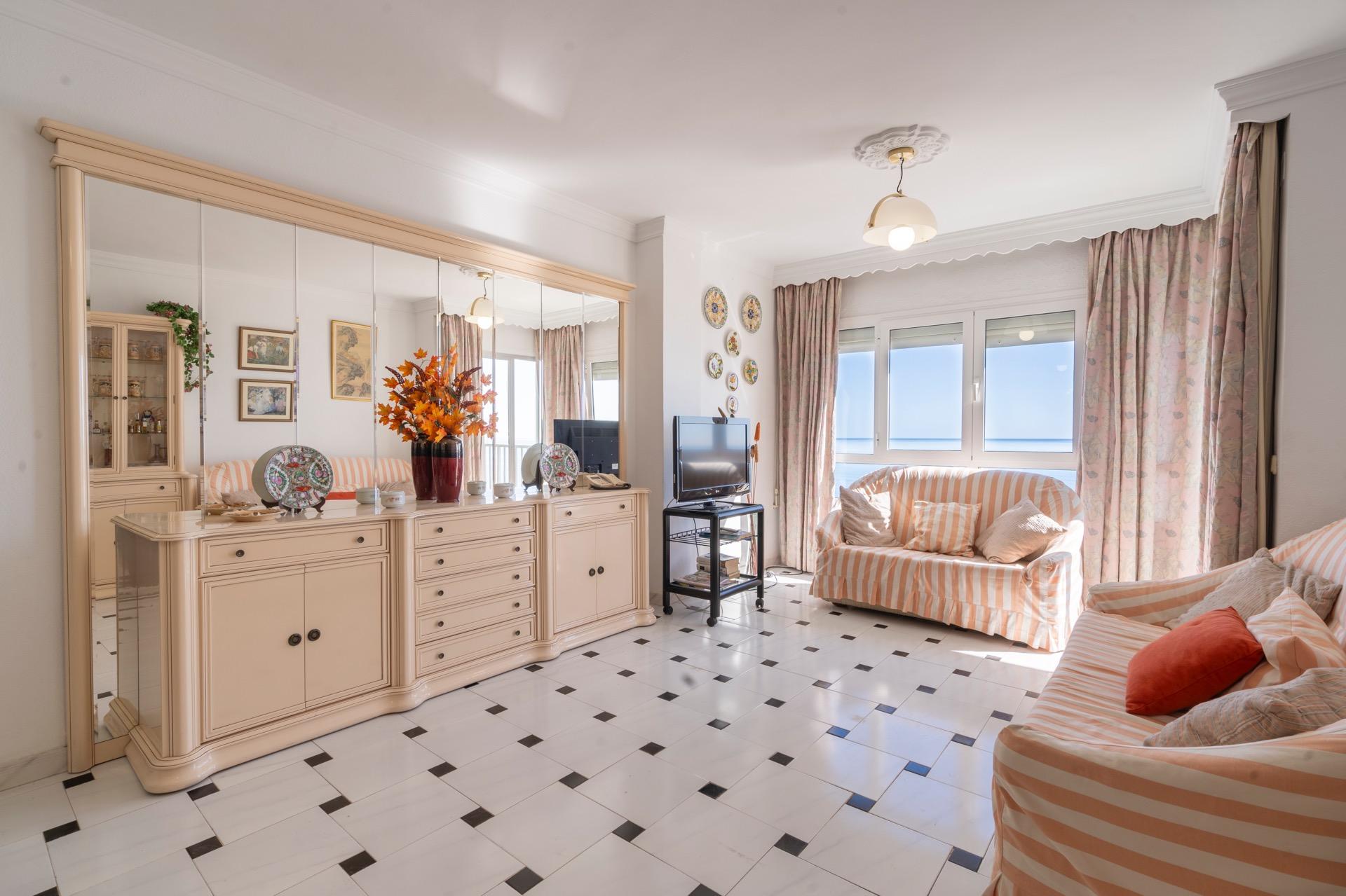 3 Bedroom Apartment in Fuengirola - Photo 8