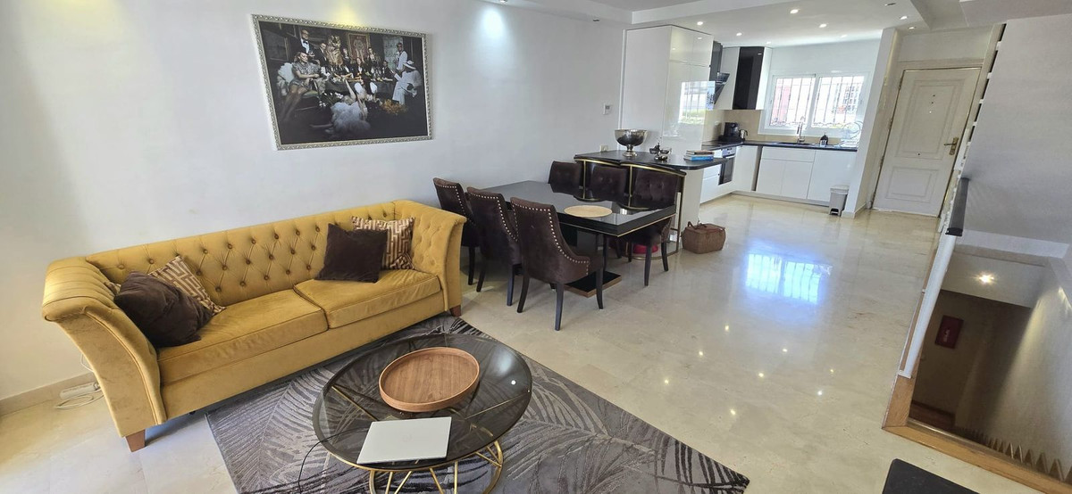 3 Bedroom Townhouse in Marbella - Photo 5