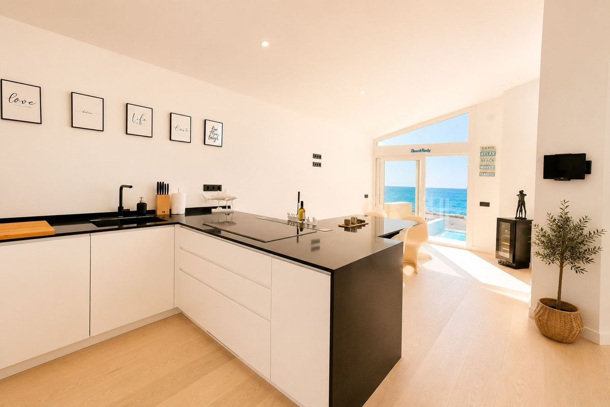 4 Bedroom Villa in Estepona - Photo 5