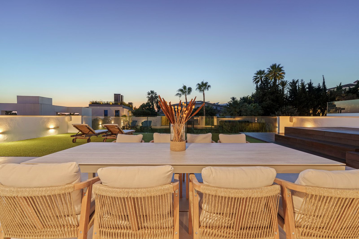 5 Bedroom Villa in Marbella - Photo 38