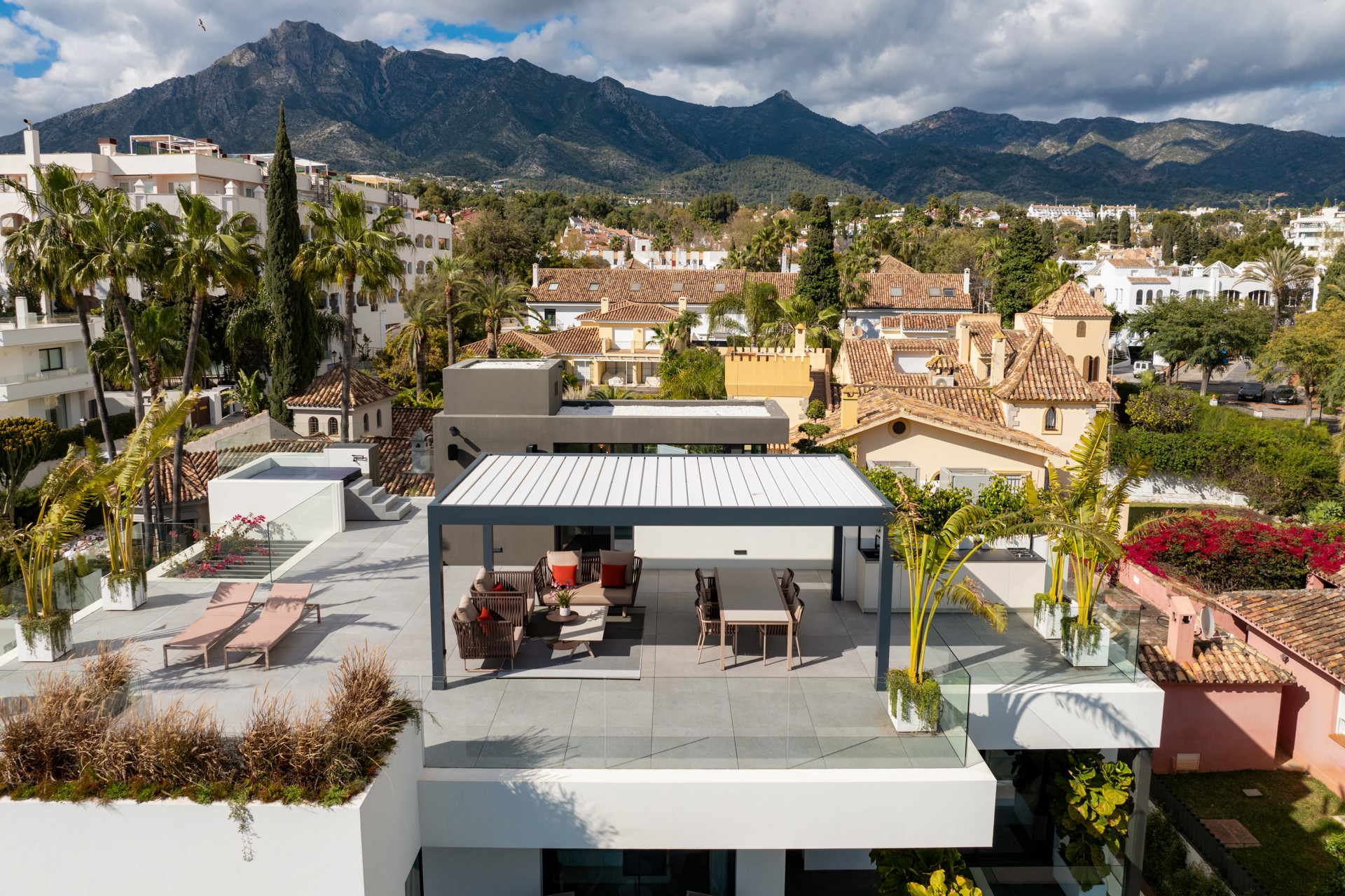 5 Bedroom Villa in Marbella - Photo 3