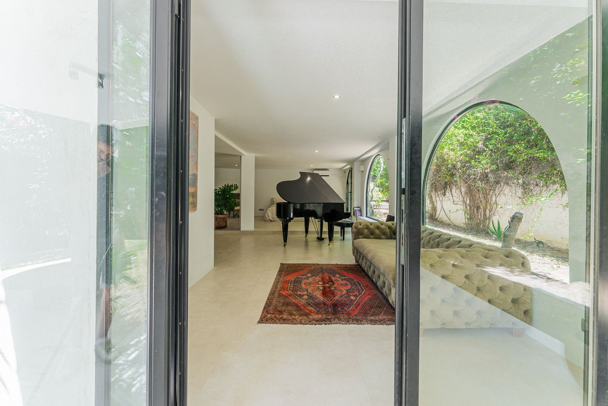 4 Bedroom Villa in Estepona - Photo 14