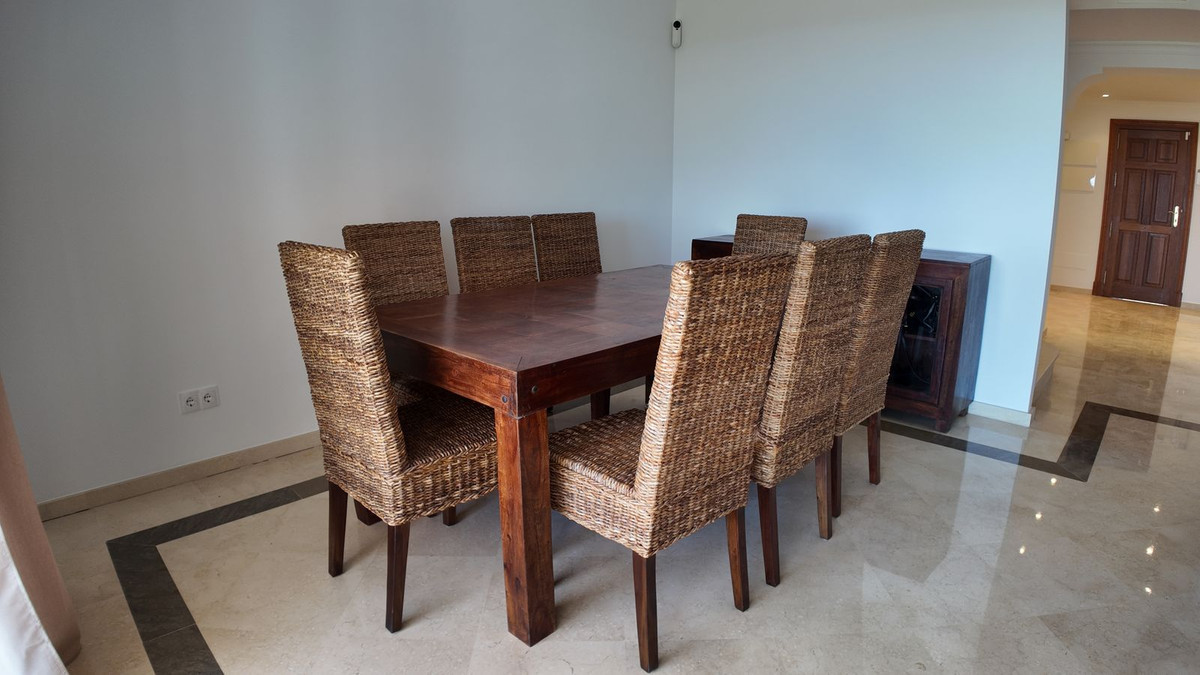 4 Bedroom Townhouse in Benahavís - Photo 22