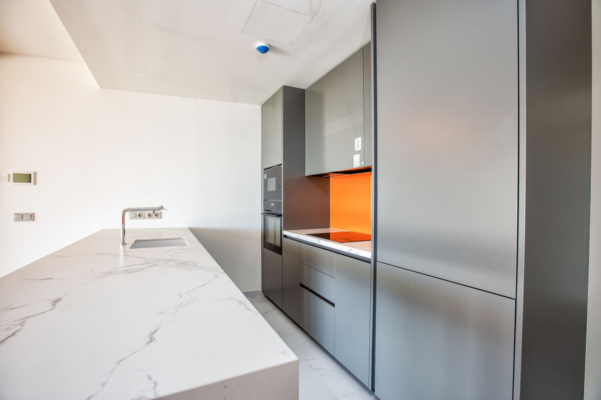 2 Bedroom Apartment in Fuengirola - Photo 30