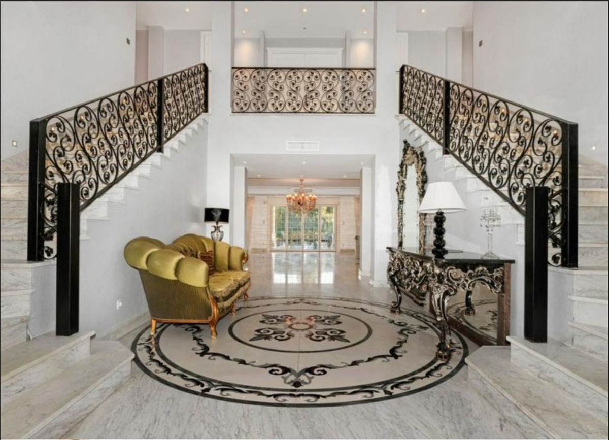 9 Bedroom Villa in Marbella - Photo 5