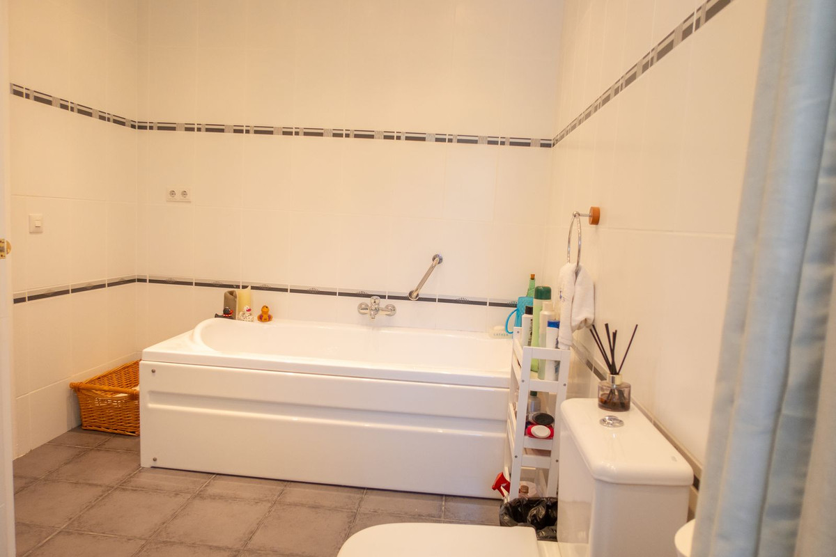 3 Bedroom Villa in Estepona - Photo 23