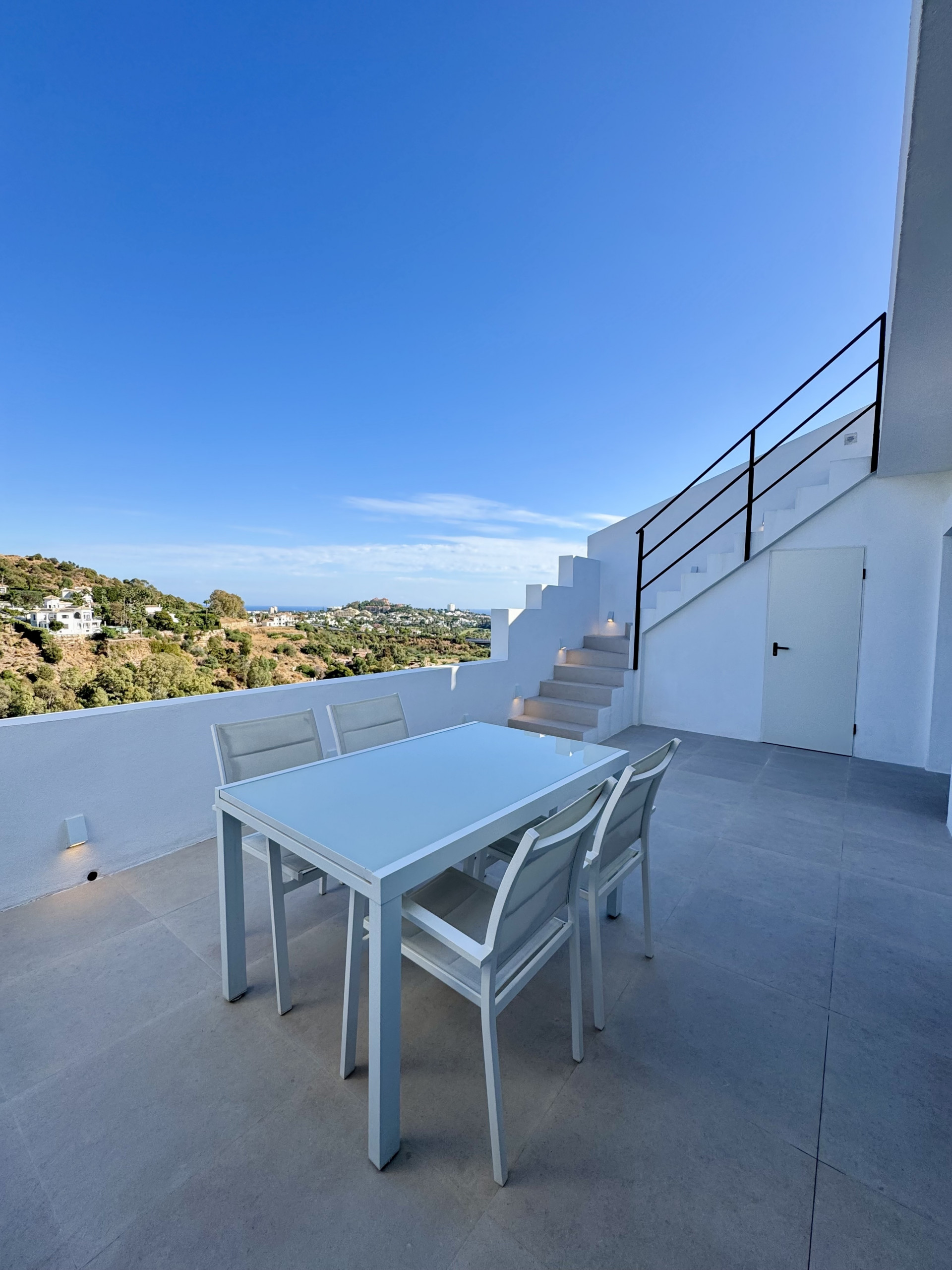 3 Bedroom Penthouse in Benahavís - Photo 28