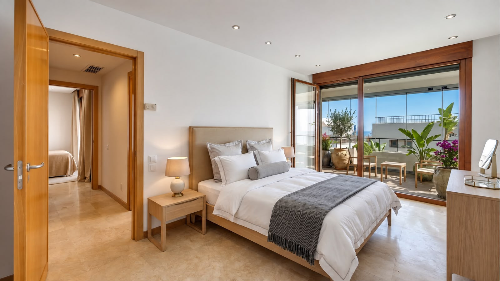 3 Bedroom Apartment in Marbella - Photo 4