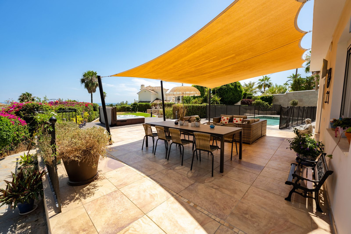 4 Bedroom Villa in Estepona - Photo 33