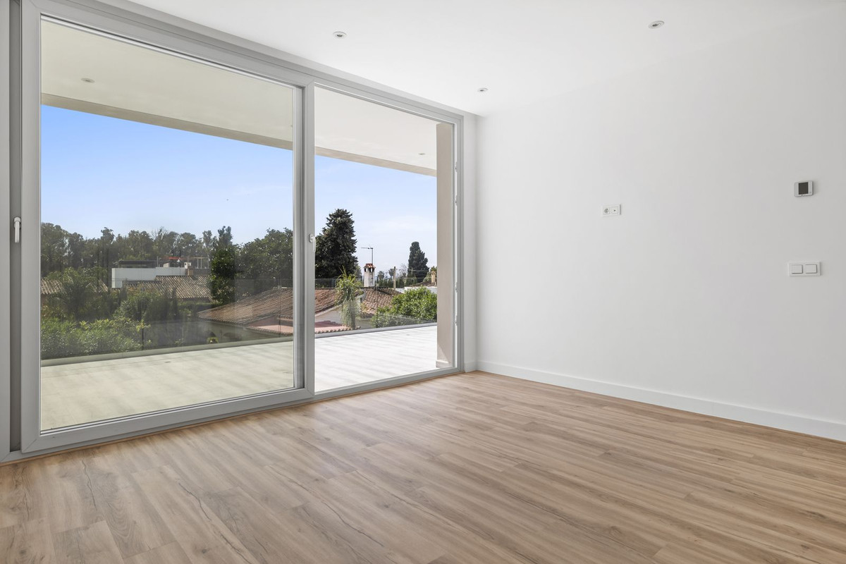5 Bedroom Villa in San Pedro de Alcántara - Photo 38