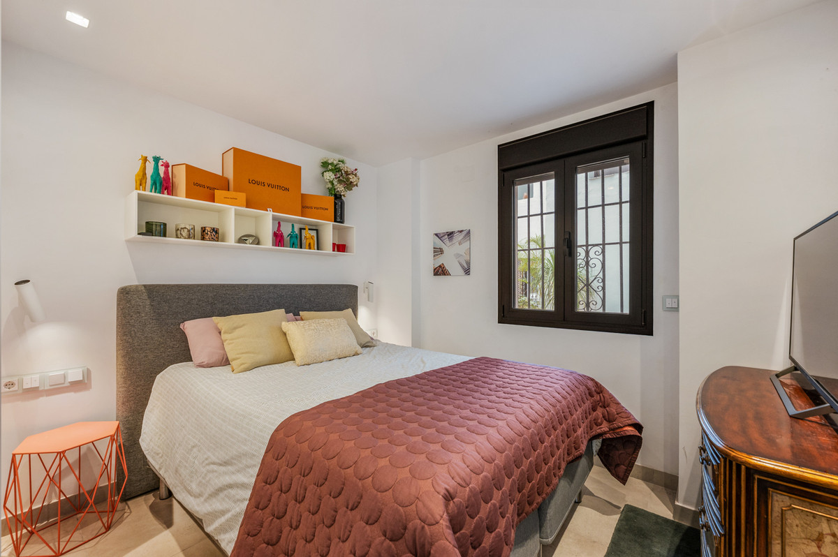 3 Bedroom Apartment in Marbella - Photo 14