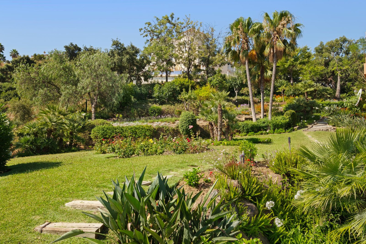 5 Bedroom Villa in Marbella - Photo 39