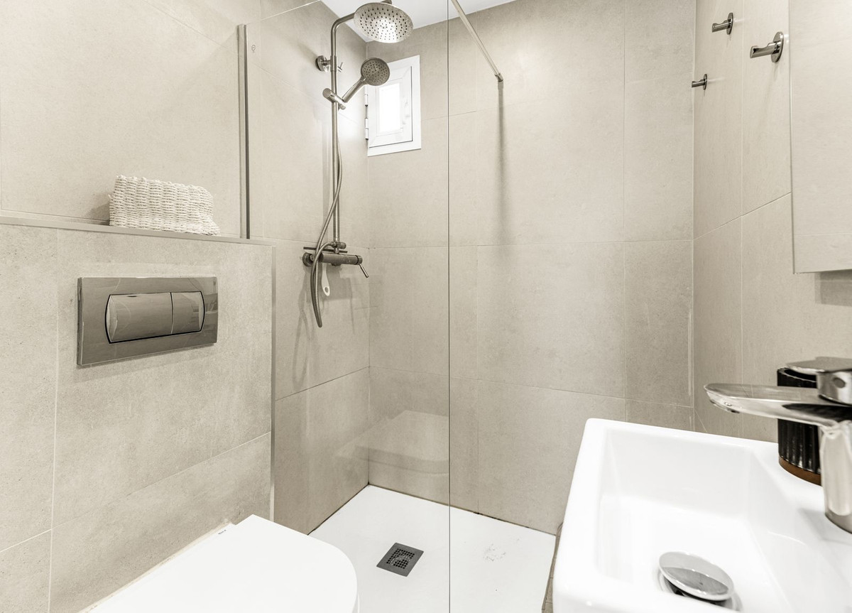Piso de 3 dormitorios con piscina en Málaga – Foto 10
