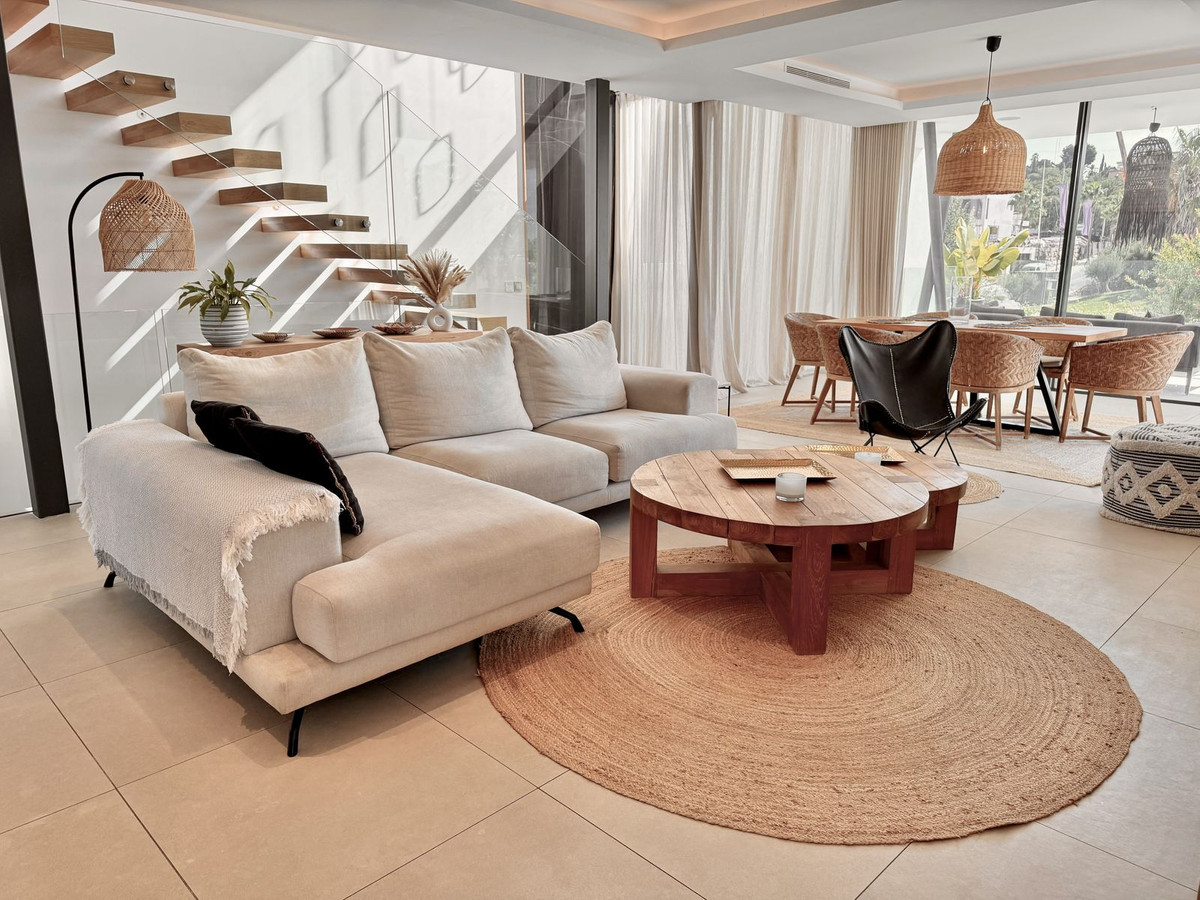 4 Bedroom Villa in Estepona - Photo 13