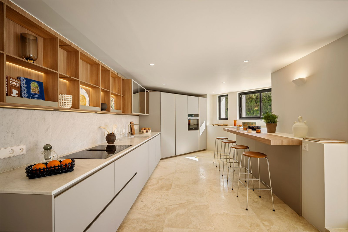 4 Bedroom Villa in Marbella - Photo 3