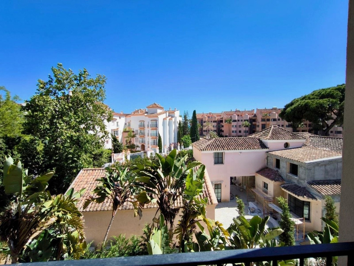 Piso de 3 dormitorios con piscina en Málaga – Foto 1