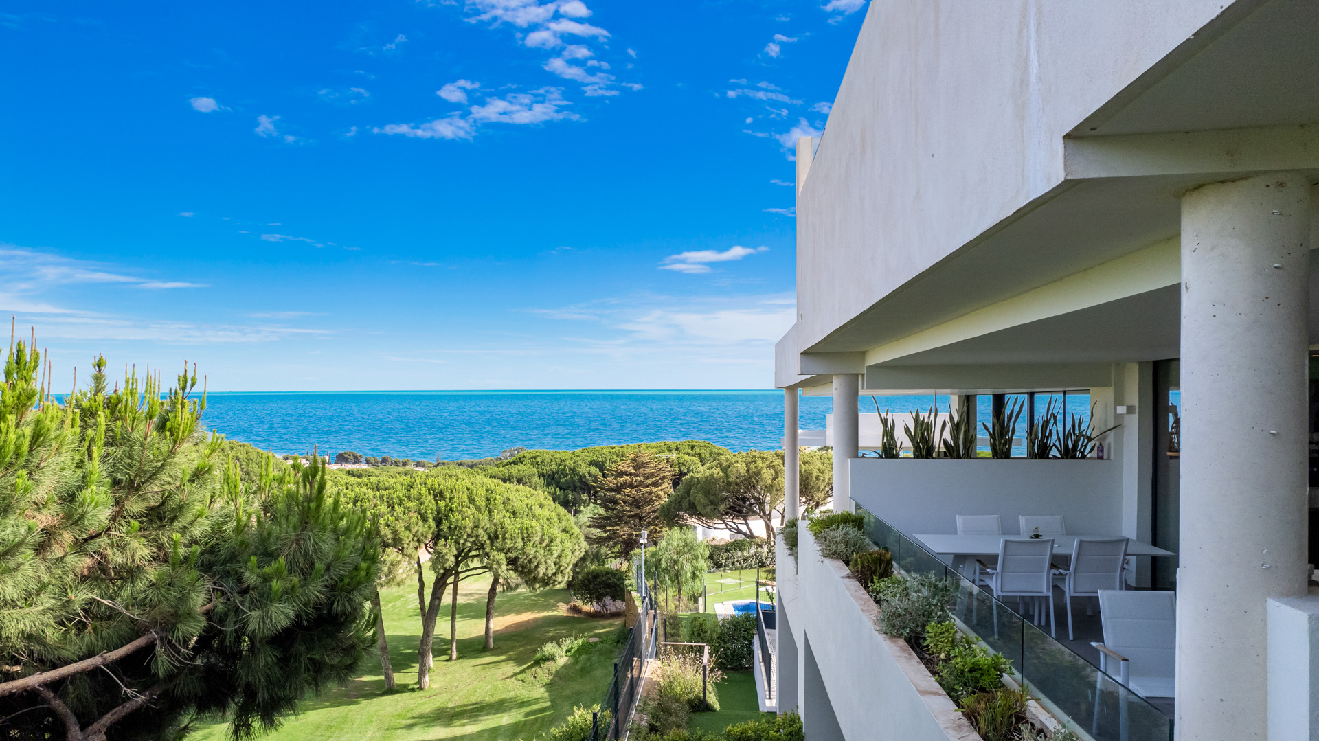 3 Bedroom Townhouse in Marbella - Photo 2